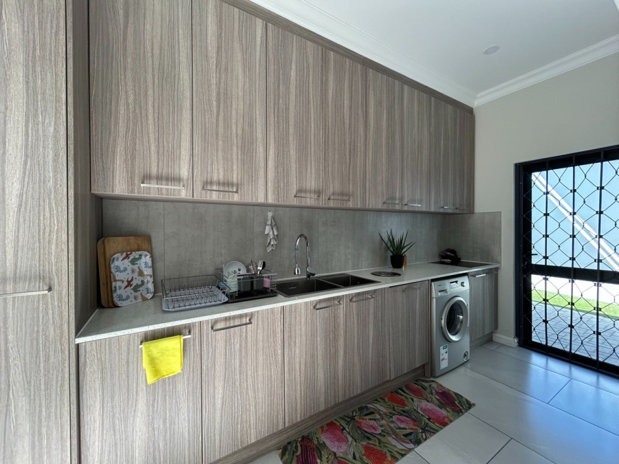 To Let 4 Bedroom Property for Rent in Sandown Western Cape